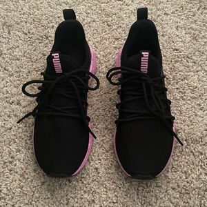 Black and pink pumas